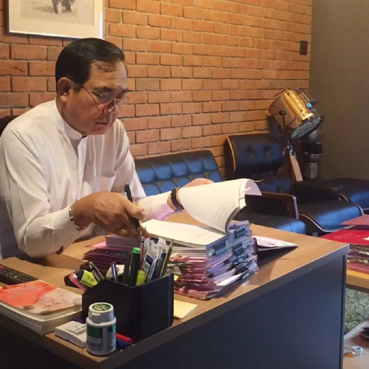 \"ฝากไว้ให้คิด ชีวิตคนโสด\" ลุงตู่เเนะวิธีเลือกคู่ยุค 4.0