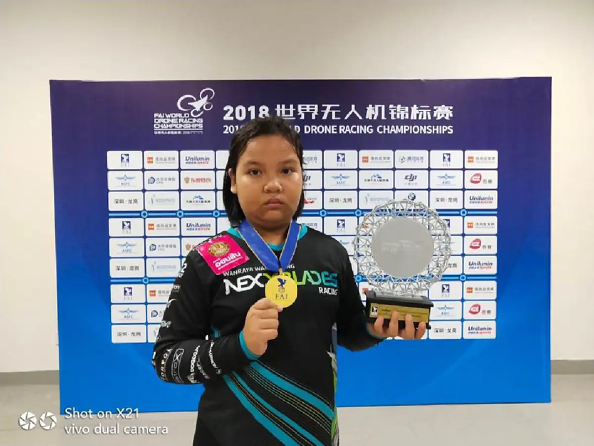 นี่คือเด็ก 5.0!! "ดี้ นิติพงษ์" ร่ายยาวถึง "น้องมิ้ว" แชมป์บินโดรน ลั่น! อยากให้รัฐบาลสนใจ ไม่ใช่สนแต่เพลงเแร็ป-ปฏิทิน?