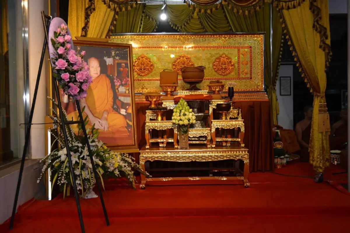 พระองค์โสมฯ ประทานพวงมาลา ถวายสักการะสรีระสังขาร "หลวงปู่ลี" อนุโมทนากุศลยิ่ง "แม่ชีน้ำผึ้ง" ร่วมสวดมนต์ อธิษฐานจิต