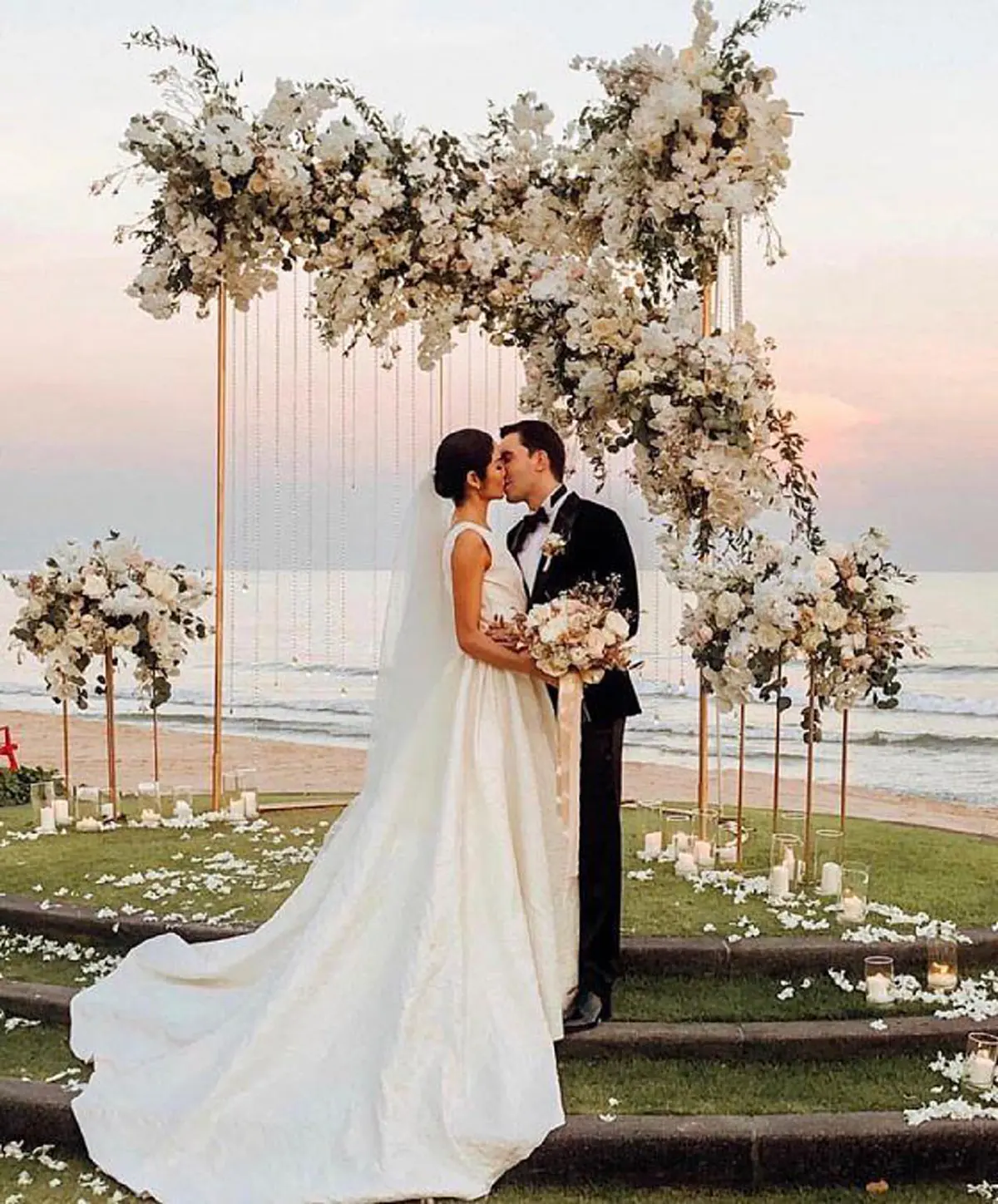 "กวาง ฟ้ารุ่ง" ปิดรีสอร์ทจัดงานแต่งงานริมทะเลหัวหิน ท่ามกลางครอบครัว-เพื่อนสนิท