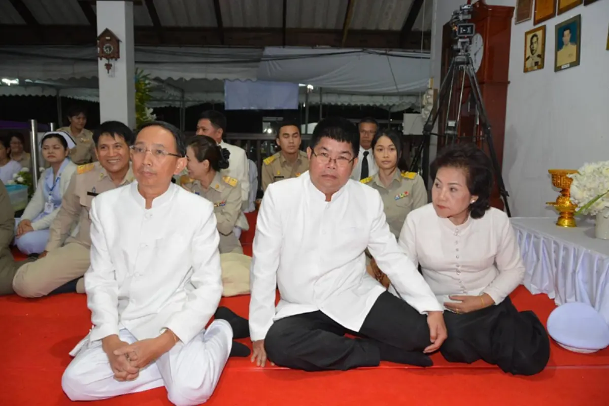 พระองค์โสมฯ ประทานพวงมาลา ถวายสักการะสรีระสังขาร "หลวงปู่ลี" อนุโมทนากุศลยิ่ง "แม่ชีน้ำผึ้ง" ร่วมสวดมนต์ อธิษฐานจิต