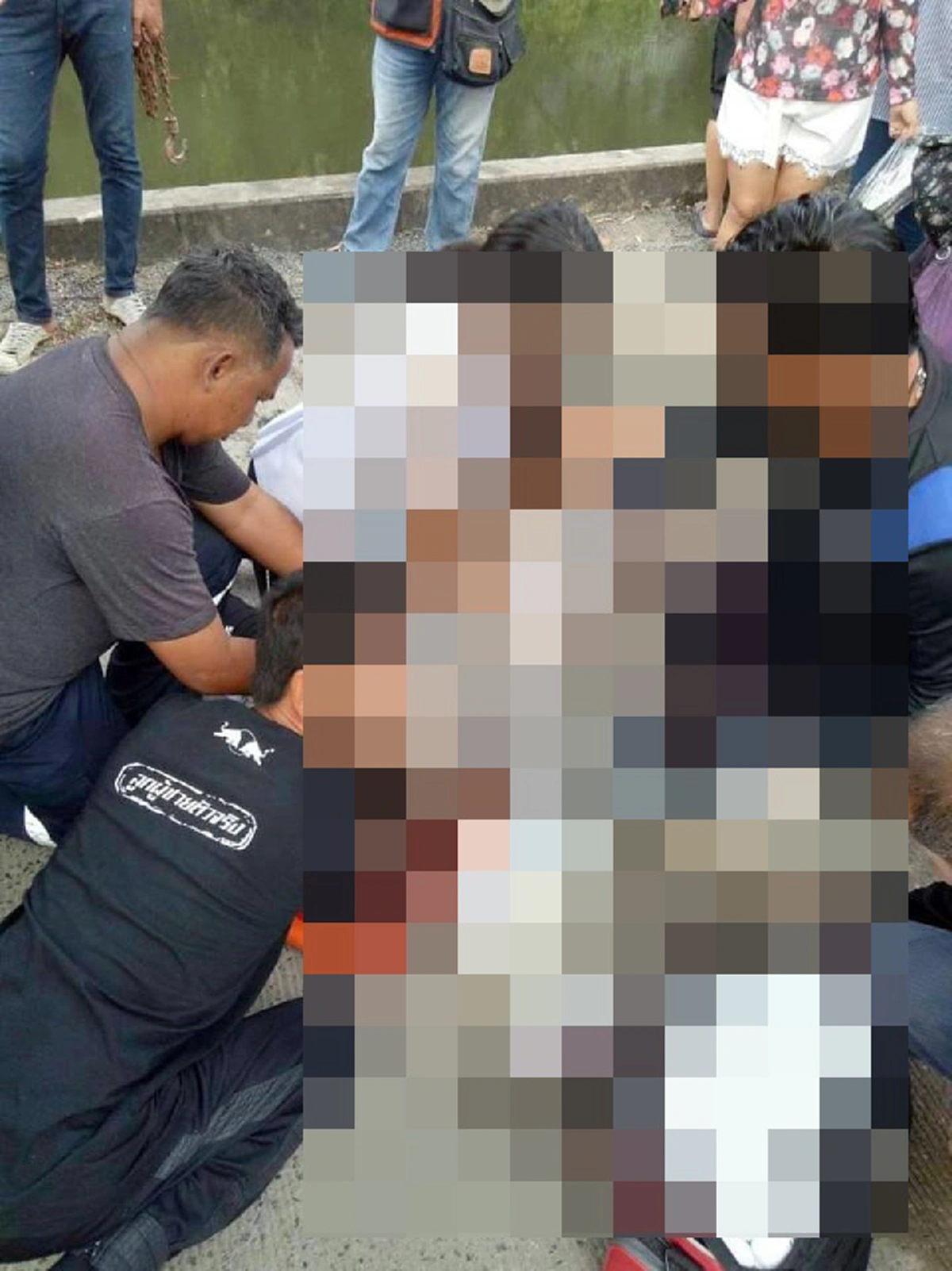 เกิดอะไรขึ้น! สาวบัญชีขับรถออกจากหอพักไม่ถึง 20 เมตร พุ่งตกคลองจมน้ำเสียชีวิตสลด