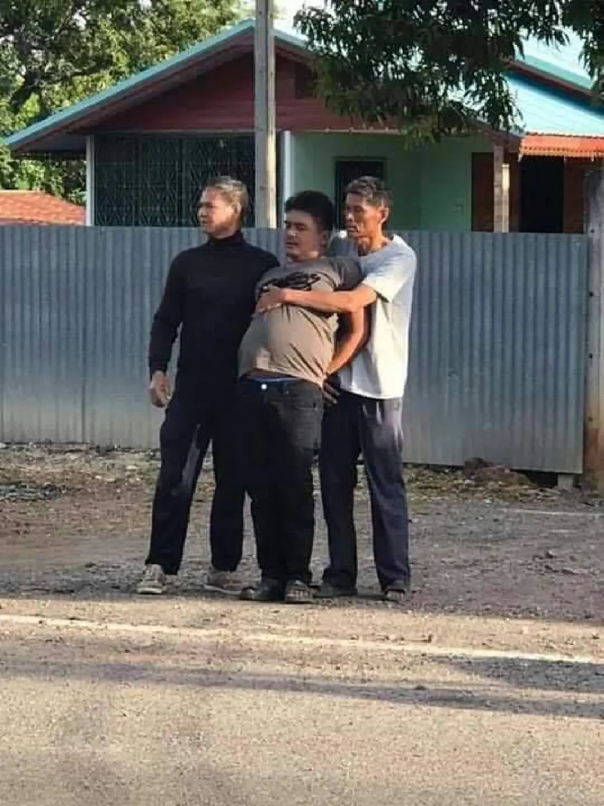สุดเศร้า สะเทือนใจ ดูหน้าชัดๆ"หนุ่ม"เมายาคลั่ง!!ควงลูกซอง กราดยิงใส่"น้องชาร์ป"เด็กยอดกตัญญู จิตอาสา ญาติๆกร้าวไม่รับขอขมา ประหารสถานเดียว
