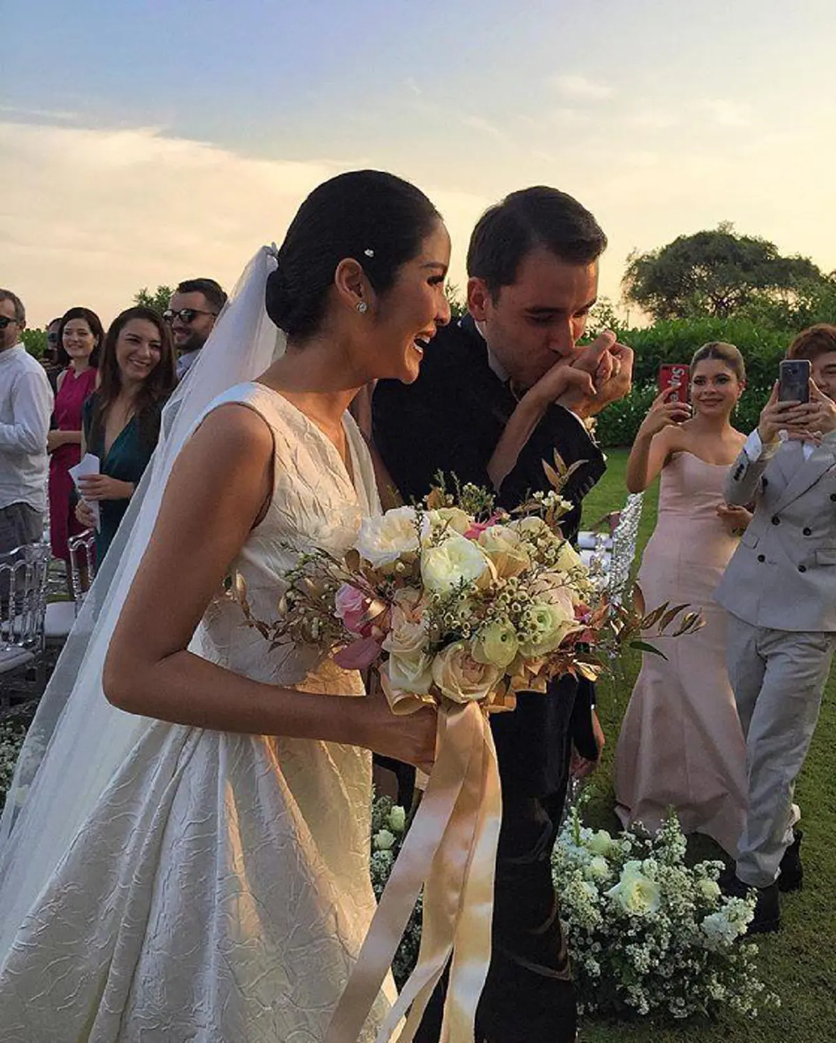 "กวาง ฟ้ารุ่ง" ปิดรีสอร์ทจัดงานแต่งงานริมทะเลหัวหิน ท่ามกลางครอบครัว-เพื่อนสนิท