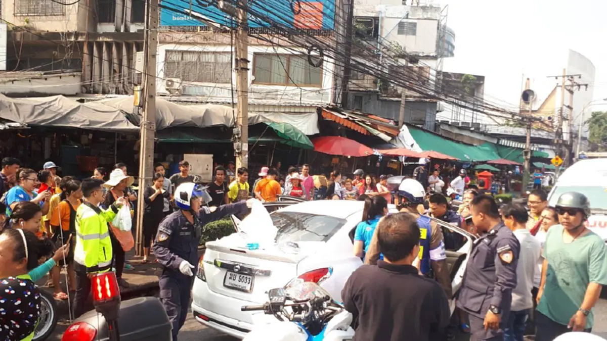 "สาวคลอดลูก" ในรถ ดีที่ตำรวจช่วย!