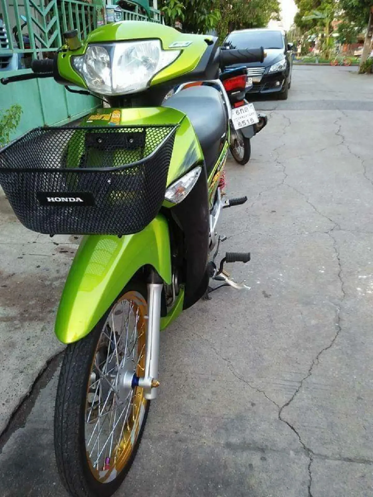 หนุ่มขี่มอเตอร์ไซค์โดนชายแต่งตร.เรียกจับยึดรถ พอไปสน.ถึงรู้โดนตำรวจปลอมหลอก