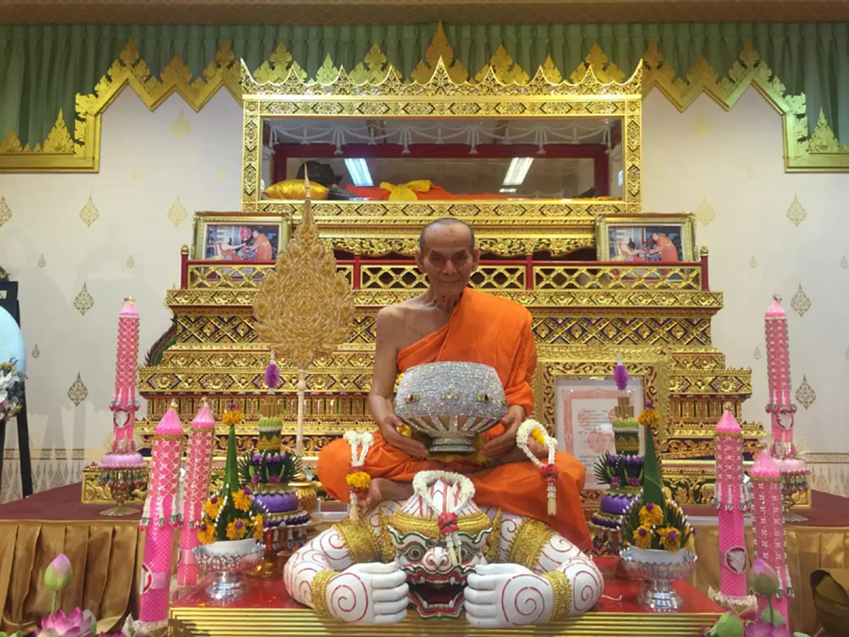 ใครท่องคาถานี้ได้!! 0าถานะเมตตา "หลวงพ่อพูล วัดไผ่ล้อม"ท่านจะนิ่ง พูดน้อย จนได้รับสมญา “ของจริงต้องนิ่งใบ้”