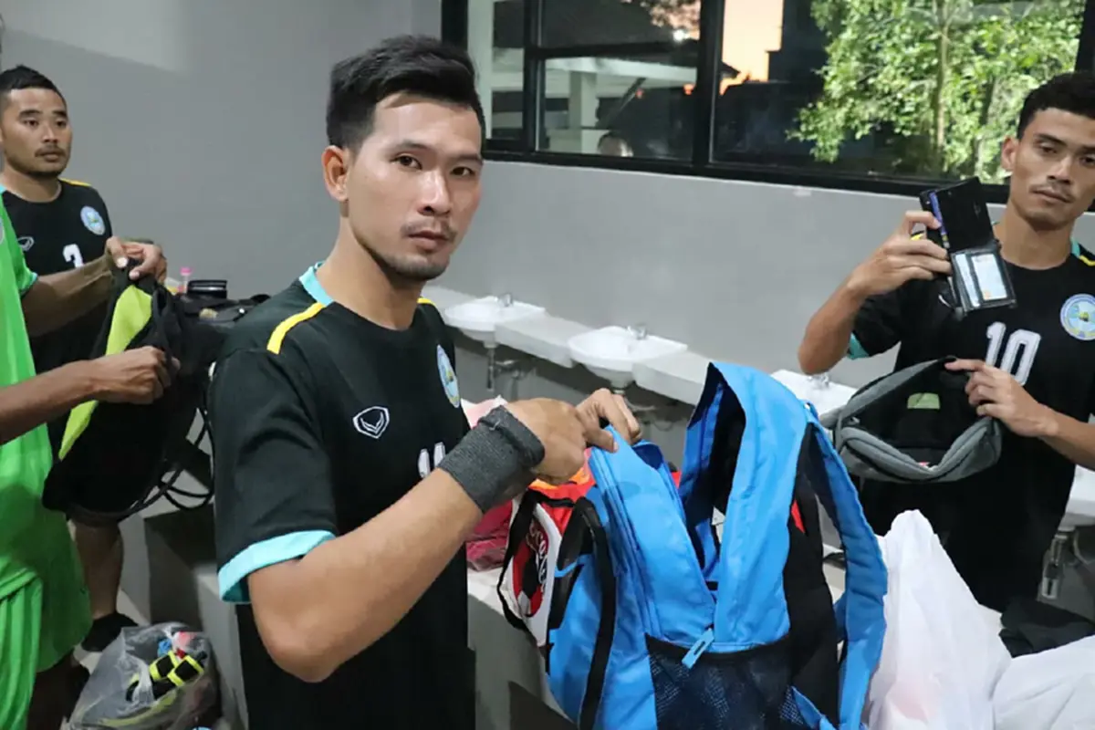 "นักเตะขุนพลแม่กลอง" โดนยกเค้าทั้งทีม โจรแสบย่องลักทรัพย์ระหว่างลงแข่งขัน สูญทรัพย์สินรวมกว่าแสนบาท