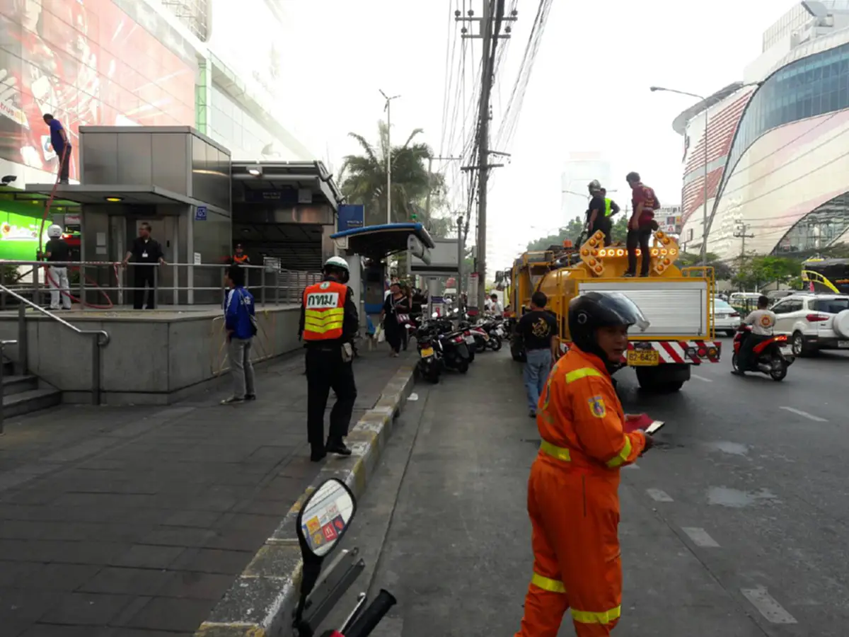 ด่วน!! เหตุระทึก ไฟไหม้ศูนย์การค้าฟอร์จูนทาวน์ ถ.รัชดา (มีภาพ)