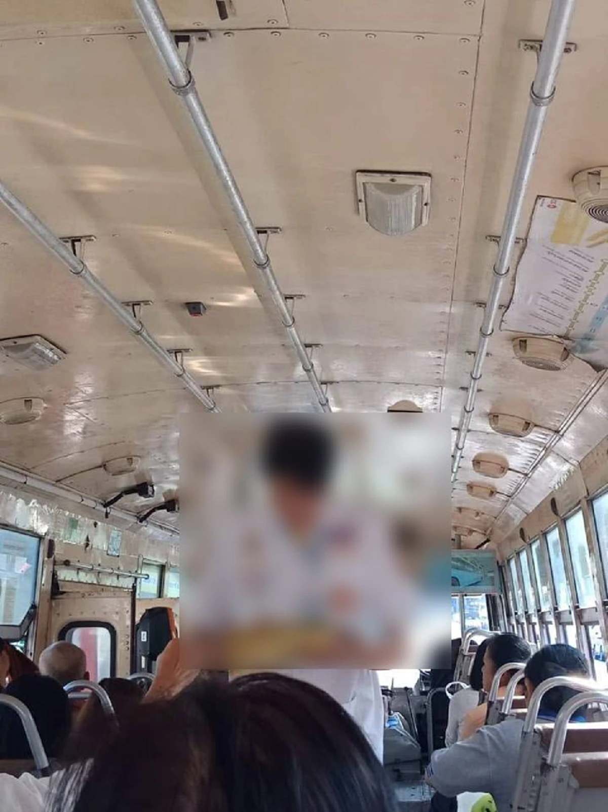 ระวังมิจฉาชีพในคราบกู้ภัย เดินเรี่ยไรเงินบนรถเมล์