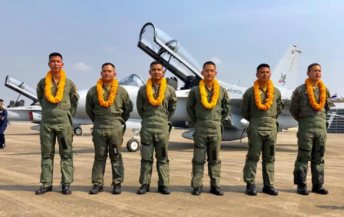 เสริมเขี้ยวเล็บ!! ทัพฟ้าไทยเปิดตัวเครื่องบินขับไล่ " T-50TH" อินทรีทอง พร้อมเผยโฉม  6 นักบิน F16จบหลักสูตรฝึกบินจากเกาหลีใต้