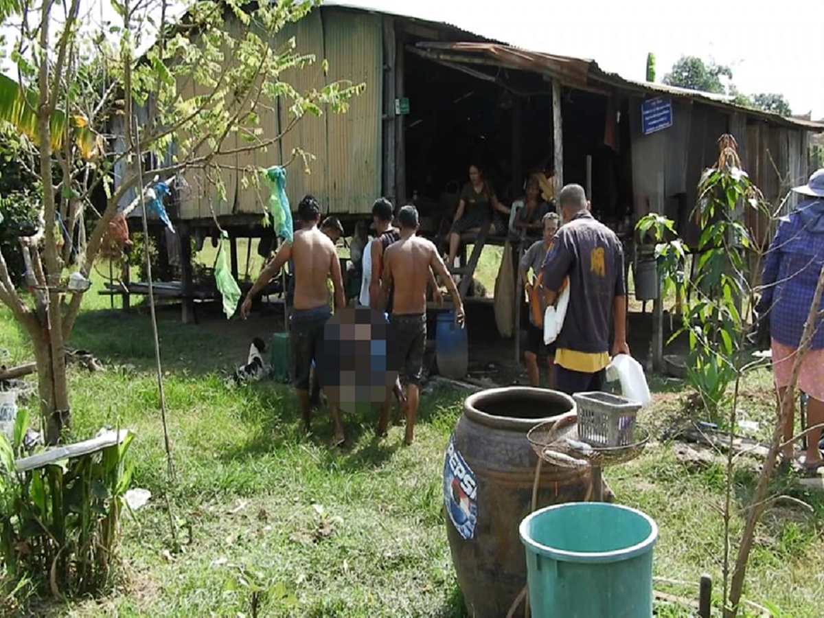 ลูกชายพยายามว่ายน้ำข้ามคลองจะเอาข้าวมาให้แม่ที่บ้านแต่หมดแรงจมน้ำเสียชีวิตก่อนไปถึง