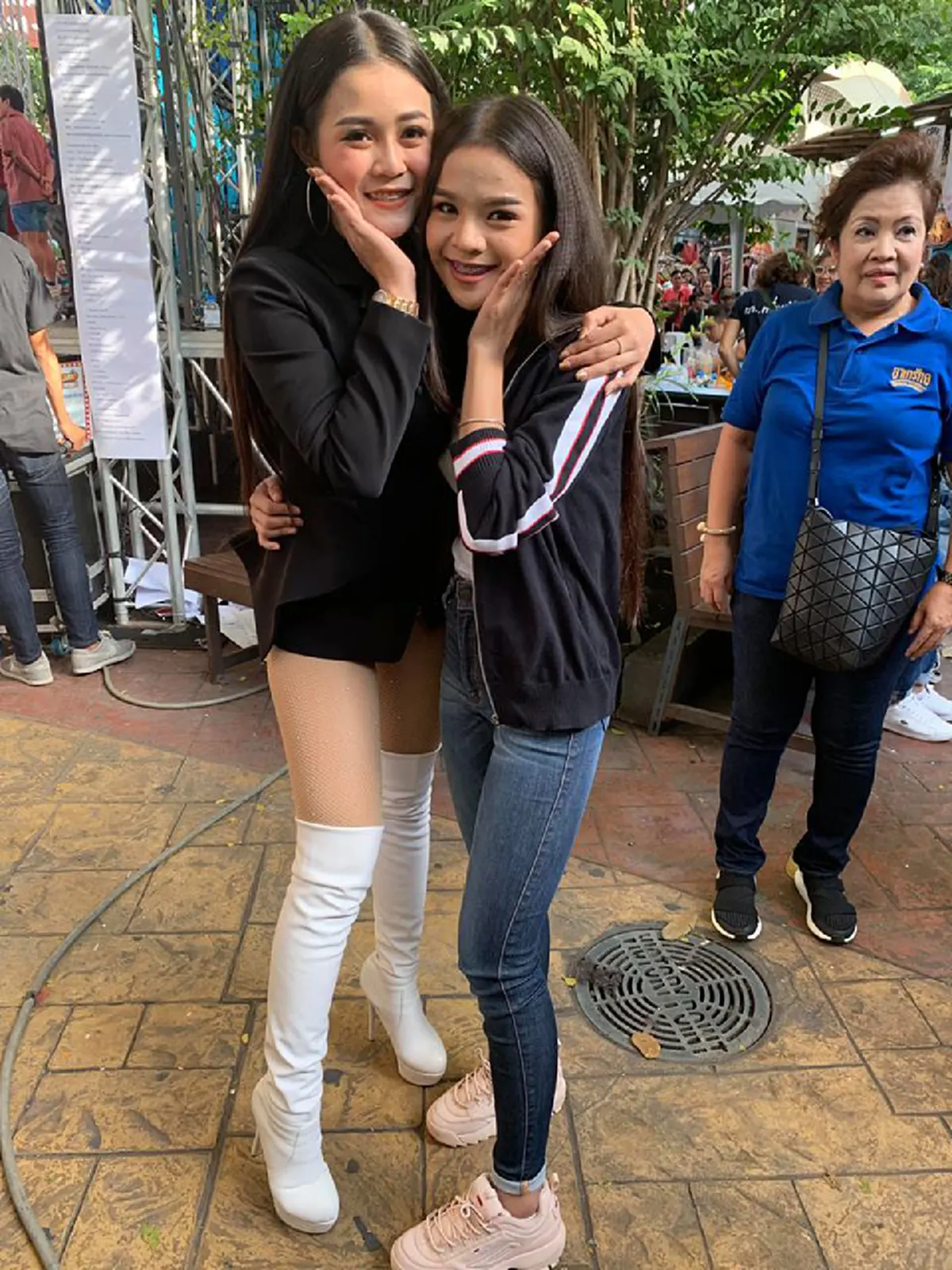 อาม ชุติมา ลงภาพคู่  ลำไย  หลังจบดราม่าไหแตก พร้อมเเคปชั่น \"ฮักเจ้าคือเก่าหั่นล่ะ\"
