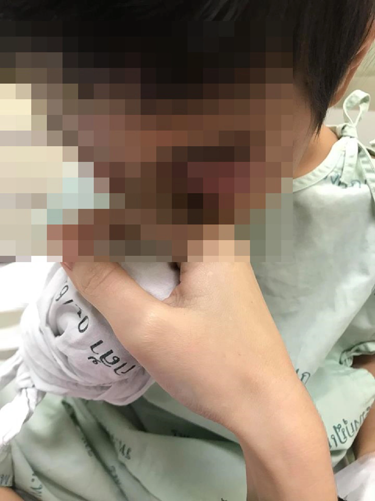 แม่ "น้องเอวา" ป่วยมะเร็ง โพสต์เศร้าลูกถามแม่จ๋า ทำไมไม่มาอยู่ใกล้ๆ เจ้าตัวร้องไห้ห่วงกลัวเอาเชื้อโรคไปติด