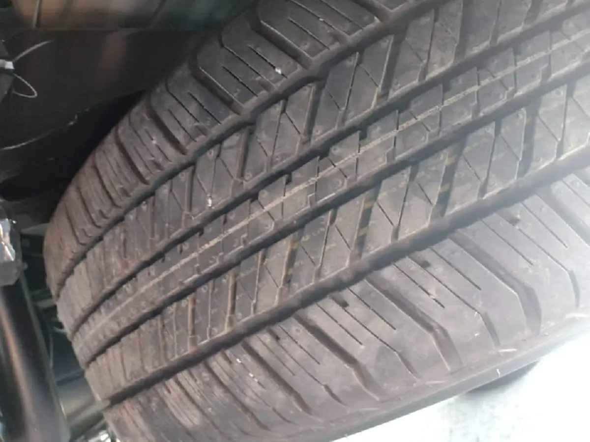 สาวโวย แฟนหนุ่มไปซื้อกระบะ ขับไม่ถึงวันส่งซ่อมศูนย์เป็นเดือน แถมยางอะไหล่ผ่านการใช้งานเพราะปุ่มดอกยางไม่มี ?