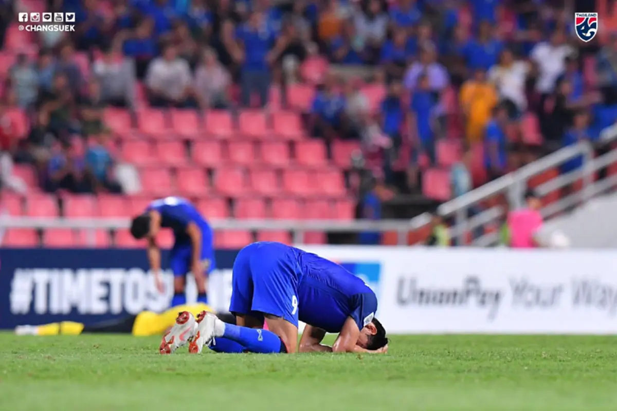 "แข้งมาเลเซีย" อัดคลิปซัดกลับ "ฉัตรชัย" นายประตูทีมชาติไทย หลังเอ่ยแซวนอนให้ฝันดี (คลิป)