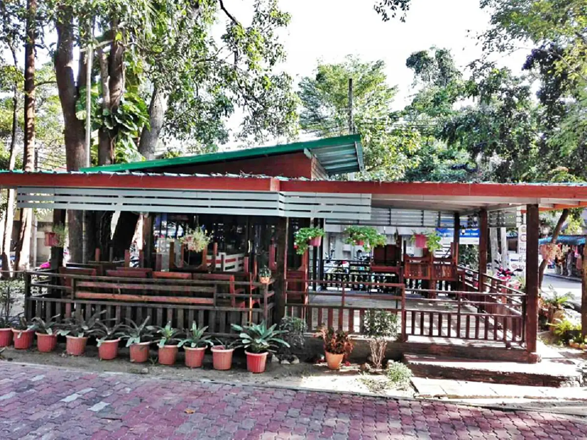 อาคารไม้สไตล์โมเดิร์นโผล่ในอุทยานแห่งชาติเขาแหลมหญ้า-หมู่เกาะเสม็ด หัวหน้าอุทยานฯตีมึนตอบไม่ได้ใครมาสร้างไว้!