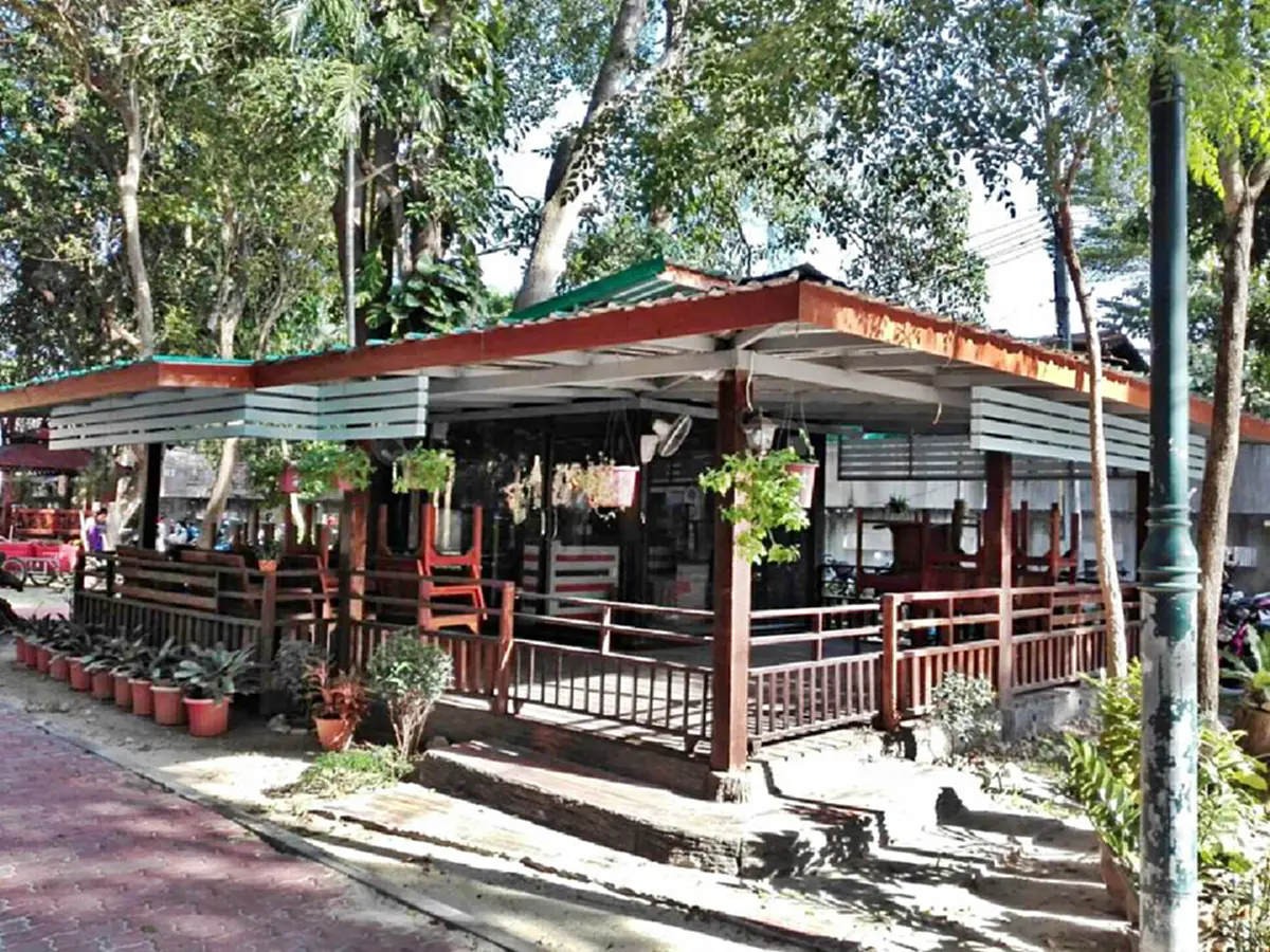 อาคารไม้สไตล์โมเดิร์นโผล่ในอุทยานแห่งชาติเขาแหลมหญ้า-หมู่เกาะเสม็ด หัวหน้าอุทยานฯตีมึนตอบไม่ได้ใครมาสร้างไว้!