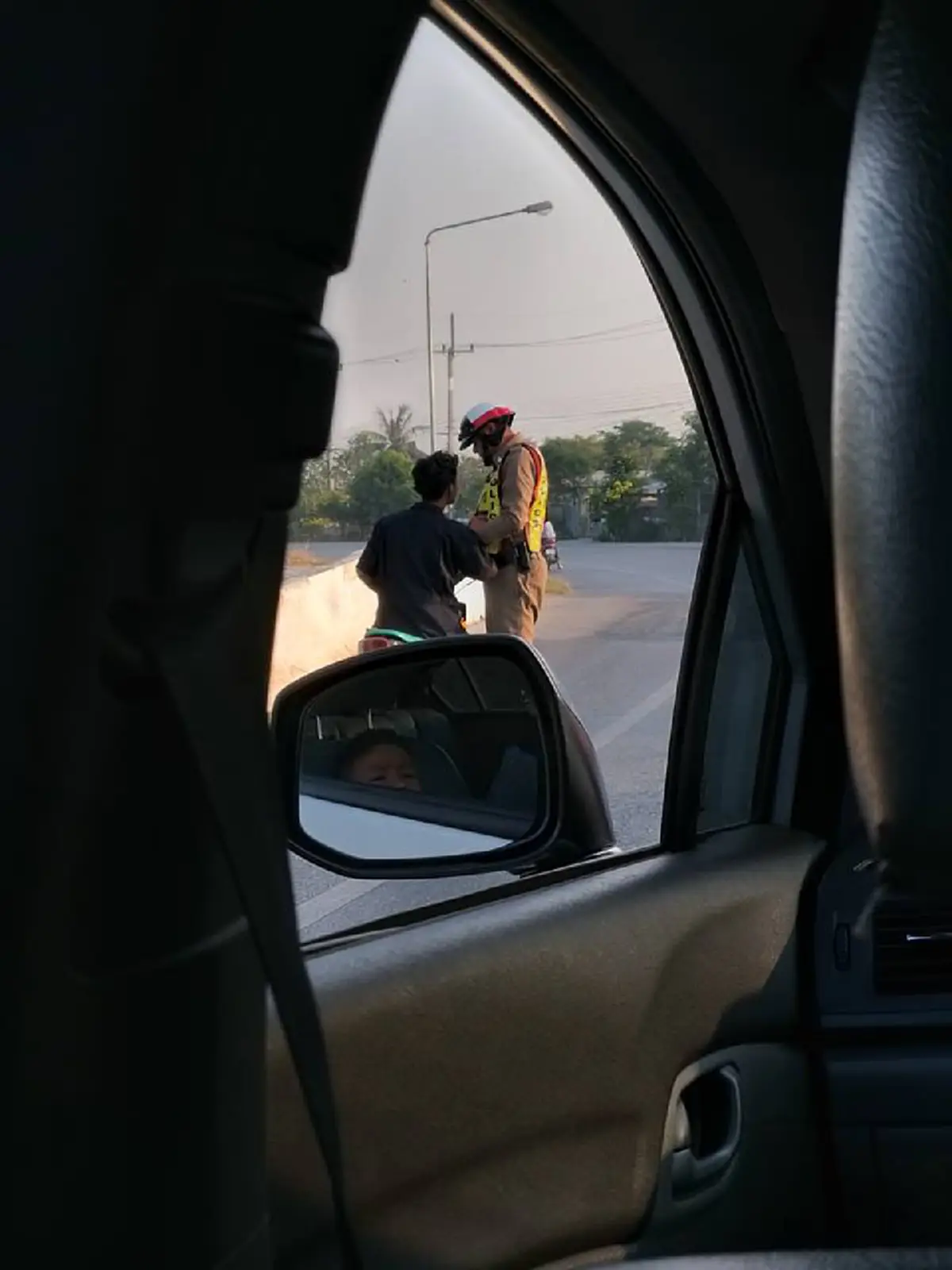 ภาพจริงมอเตอร์ไซค์ผิดกม. หลังชาวเน็ตดราม่าด่าตร.รังแกเด็กจับรถรีดเงิน