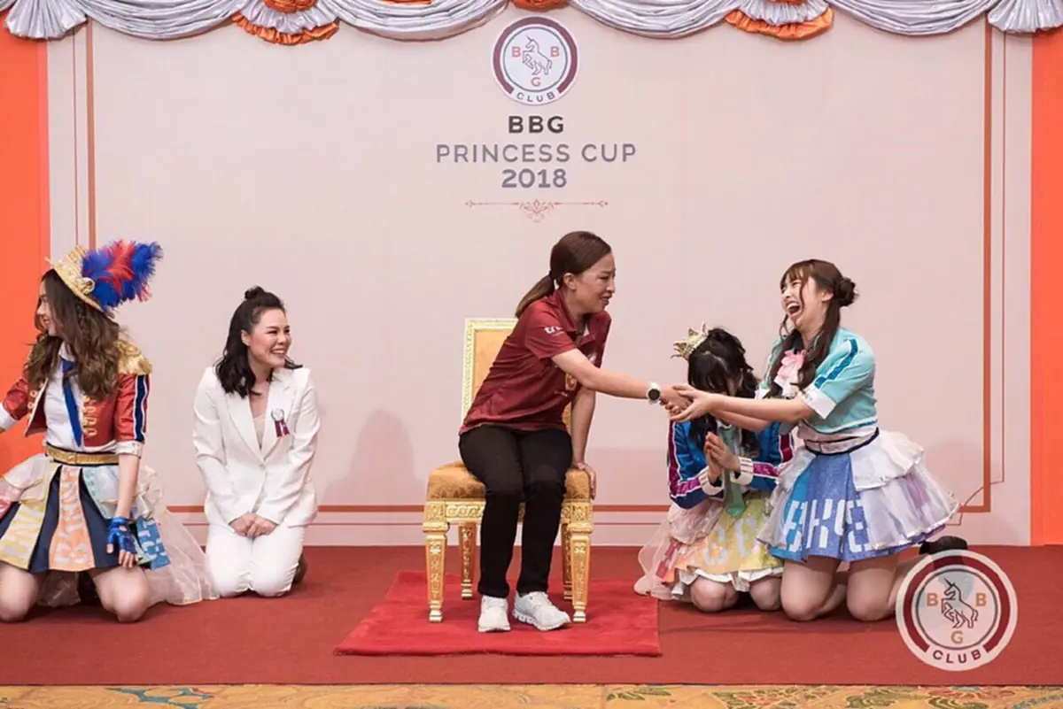 พระองค์ภาฯทรงพระดำเนินเปิดการแข่งขันกีฬาเทเบิลเทนนิส"BBG Princess Cup 2018" สมาชิกวง BNK48 เฝ้าฯรับเสด็จ