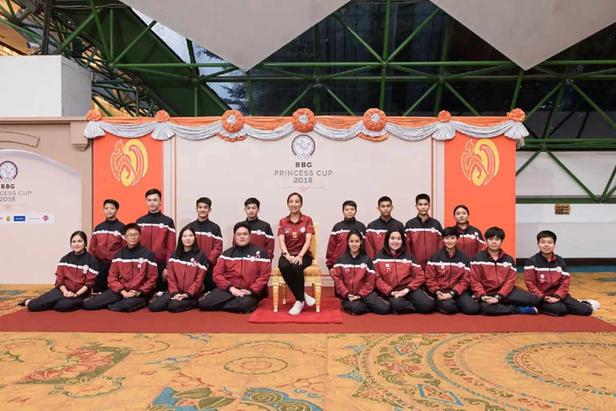 พระองค์ภาฯทรงพระดำเนินเปิดการแข่งขันกีฬาเทเบิลเทนนิส"BBG Princess Cup 2018" สมาชิกวง BNK48 เฝ้าฯรับเสด็จ