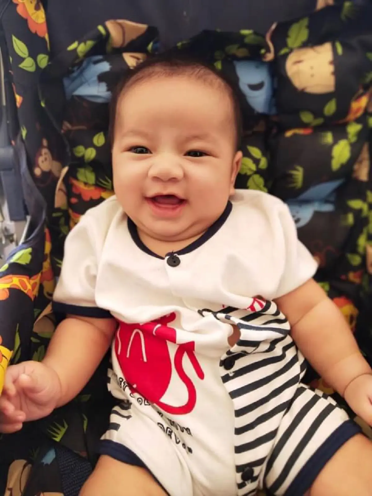 ภาพล่าสุดทารก 2 เดือนเศษ ที่ผู้ว่ากาฬสินธุ์ อุปการะเป็นลูกบุญธรรม