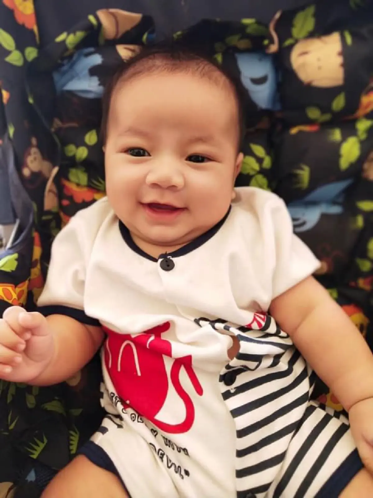 ภาพล่าสุดทารก 2 เดือนเศษ ที่ผู้ว่ากาฬสินธุ์ อุปการะเป็นลูกบุญธรรม