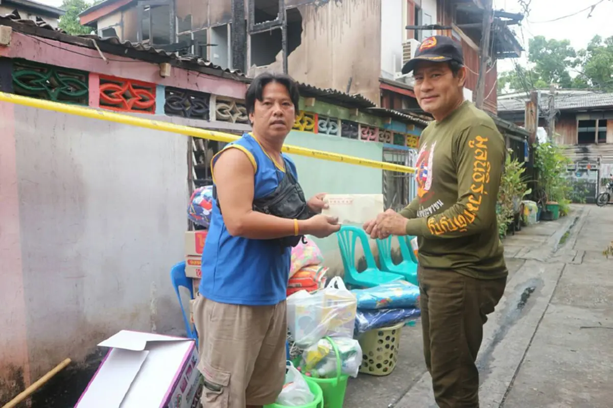 "ไทด์ เอกพันธ์" มอบสิ่งของช่วยเหลือ อาสาทีมงาน "เมศ เจ้าชายน้อย"