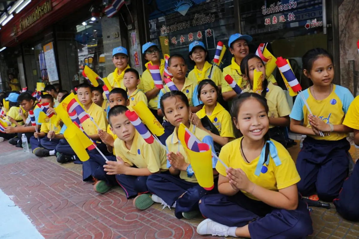 "สมเด็จพระเจ้าอยู่หัว" ทรงจักรยาน เปิดงาน "Bike อุ่นไอรัก"