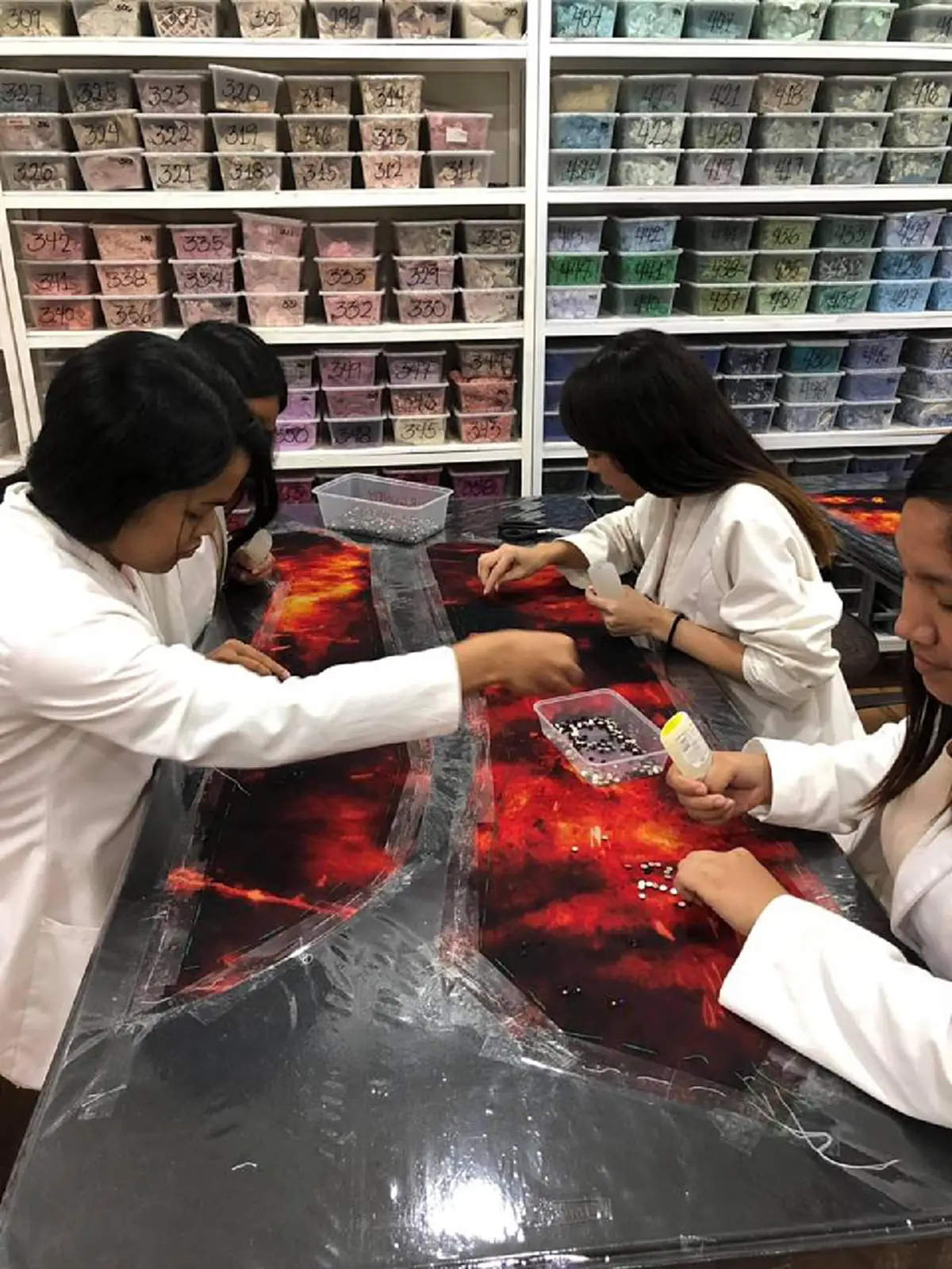 ชุดราตรีสีแดงของ "แคทรีโอน่า เกรย์" เจ้าของตำแหน่งมิสยูนิเวิร์ส 2018