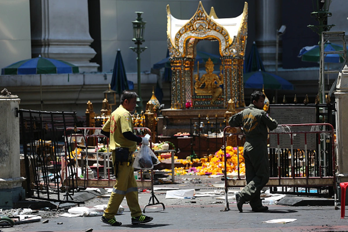 รำลึกโศกนาฏกรรม!! ๑๗ สิงหาคม เหตุการณ์.."ระเบิดแยกราชประสงค์" ย้อนตำนาน "อาถรรพ์วังเพ็ชรบูรณ์" พื้นที่ต้องคำสาปของ "เจ้าฟ้าจุฑาธุชธราดิลก"!!