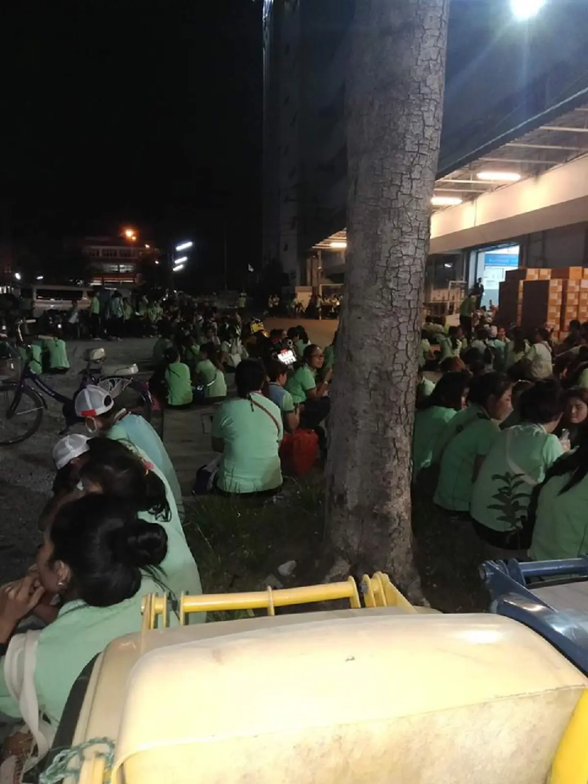 "พนง."กว่า600 คน รวมตัวประท้วงปิดบริษัท ไม่พอใจโบนัสน้อยกว่าปีก่อน