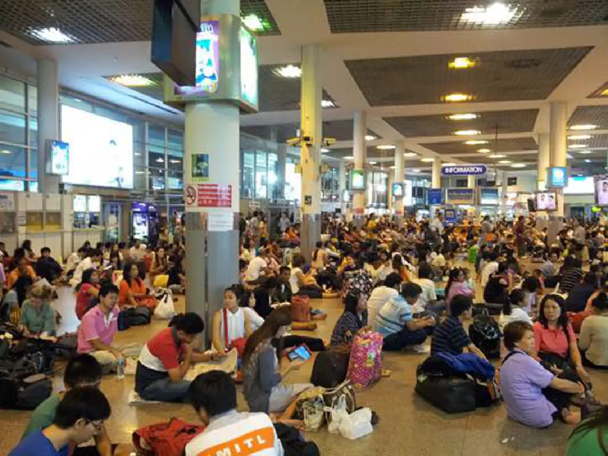 หนุ่มน้ำใจงาม เล่าเบื้องหลังเขียนป้ายชูกลางสถานีขนส่งโคราช ชวนคนกลับขอนแก่นด้วยกัน