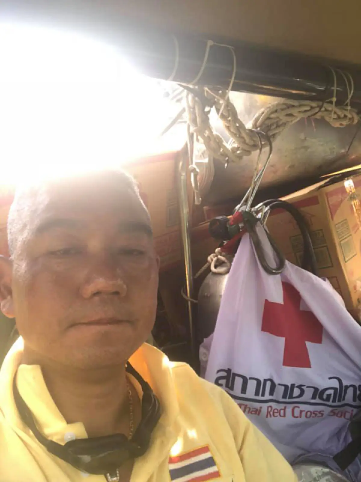 \"เค เยาวราช\" ฮีโร่จิตอาสาถ้ำหลวง ลุยทำอาหารเลี้ยงชาวใต้โดนพิษ\"พายุปาบึก\" ระหว่างทางหมาแมวมีลาภปาก(คลิป)