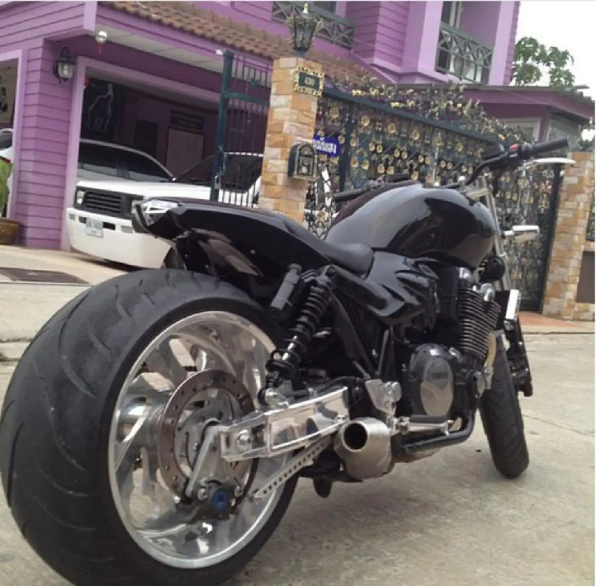 ***เปิดบ้านตลกซุปตาร์ &quot;โหน่ง ชะชะช่า&quot; แบบทุกซอกทุกมุม พร้อมเผยของสะสมสุดรัก !? (คลิป)