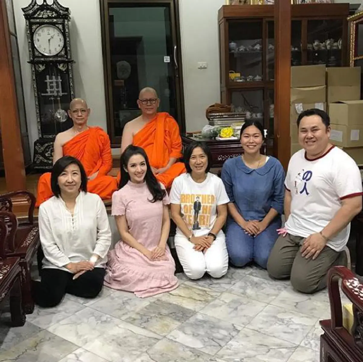 #เชื่อว่าครึ่งประเทศไม่เคยเห็น!! เปิดภาพ "คุณพ่อ" ของ "แอฟ ทักษอร" ที่ล่าสุด เข้าสู่ร่มกาสาวพัสตร์แล้ว (ชมภาพ)