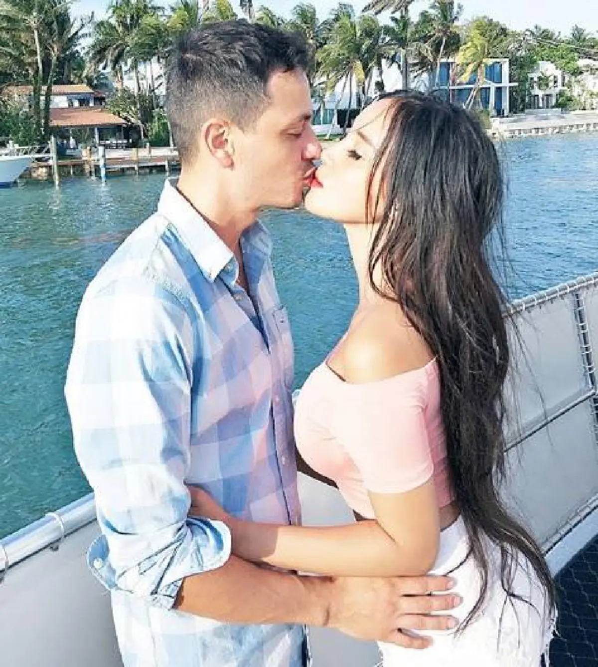 งงกันทั้งวงการ! "เปิ้ล ไอริณ" ยอมทิ้งตั๋วเครื่องบิน ไม่กลับไปหาแฟนหนุ่ม หลังคิดได้ว่าดูใจกันเพียงแค่ 4 เดือนเท่านั้น!! (รายละเอียด)