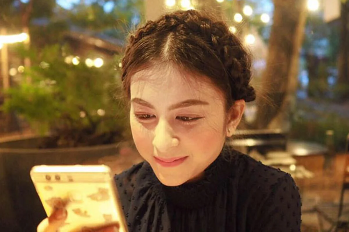 จำเธอได้ไหม!!! "การ์ตูน กิ่งกาญจน์" ดาราเด็กละครพื้นบ้าน หลายคนอาจคุ้นหน้า ล่าสุดโตเป็นสาวสวยเต็มวัยแล้ว สวยปิ๊งเว่อร์ !?!