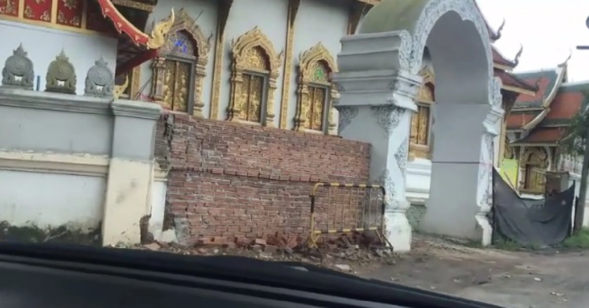 ยอมไม่ได้..ทำเกินไป!!ครูสอนภาษาอังกฤษโวยแหลกโดนตร.เชียงใหม่ซุ่มจับเมา พุ่งเเผงเหล็กสกัดรถล้มเจ็บตัว !?