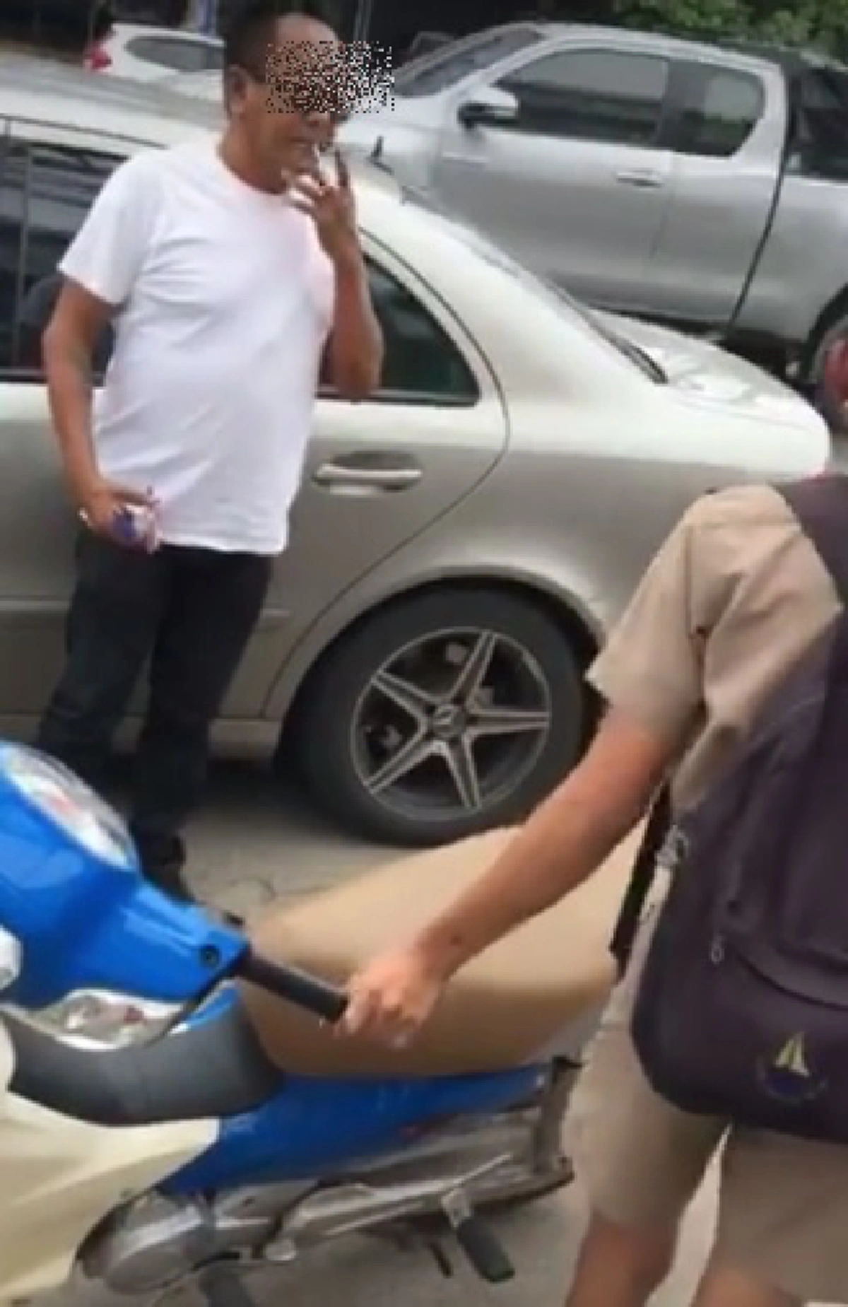 คนไทยว่างัย!! "ลุงกร่าง" โผล่หน้าแล้ว สำนึกผิดไหว้ขอโทษ #ตบหัวเด็กทำเกินเหตุ อ้างเครียดปัญหารุมวอนสังคมให้อภัย??