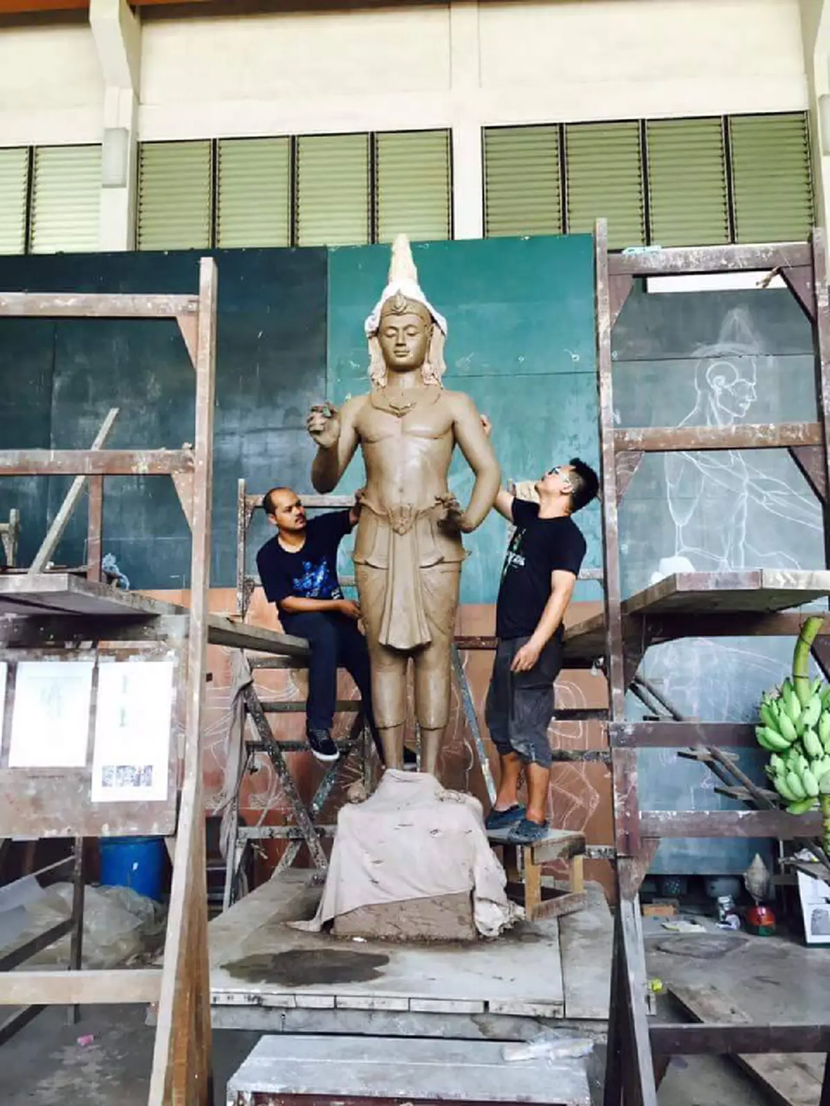 เผยภาพ"พระอินทร์"ประติมากรรมประดับพระเมรุมาศงดงามสมพระเกียรติ จากฝีมือจิตอาสาช่างสิบหมู่ ถวายแด่พ่อหลวงเป็นครั้งสุดท้าย