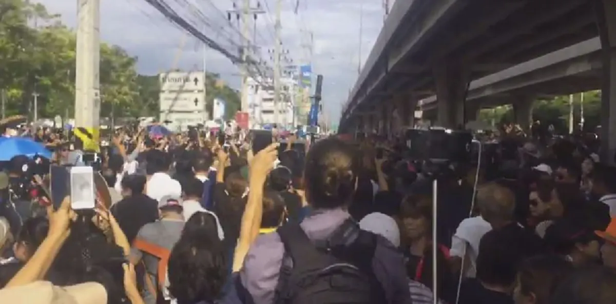 แม่นซะไม่มี !?!? ตอกย้ำ"ฟองสนาน" ใช้หลักโหรทำนาย "คดีข้าว" ...ครูราหูขาดกลาง "ยิ่งลักษณ์" กระเด็นกระดอนเป็นหางไปอีกทาง