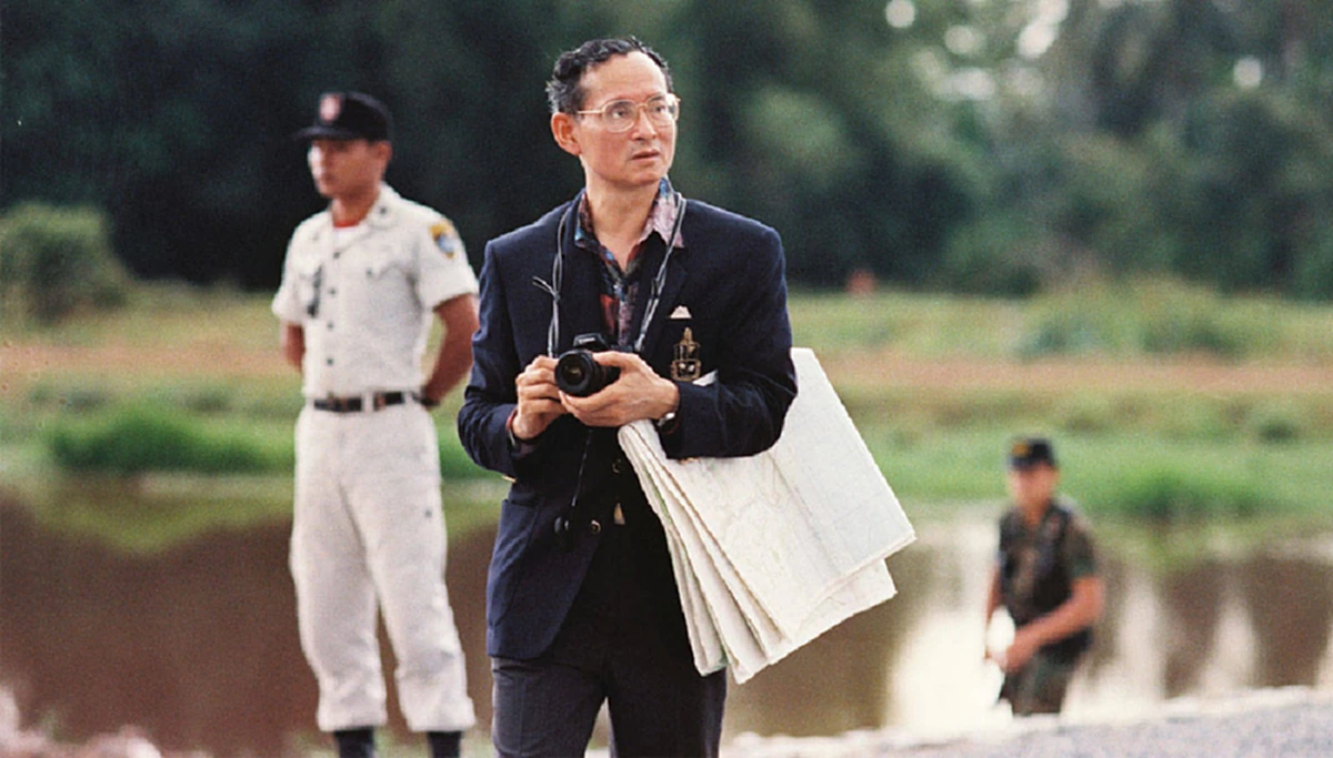 ใช้ชีวิตอย่างไรให้มีความสุข?? พระราชดำรัส "พระบาทสมเด็จพระปรมินทรมหาภูมิพลอดุลยเดช" กับ 12 ข้อคิด "การใช้ชีวิต"  (รายละเอียด)