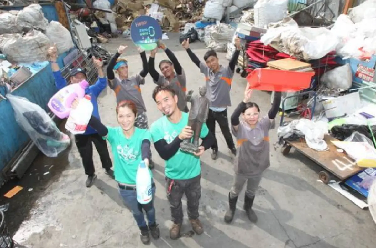 ขุมสมบัติแท้ๆ!! "ขยะมีมูลค่า" ชายวัย 32 ลาออกจากครูประถมเป็น "คนเก็บขยะ" รายได้ทะลุปีละ 10 ล้านบาท เผยแนวคิดสุดเจ๋ง!! (รายละเอียด)