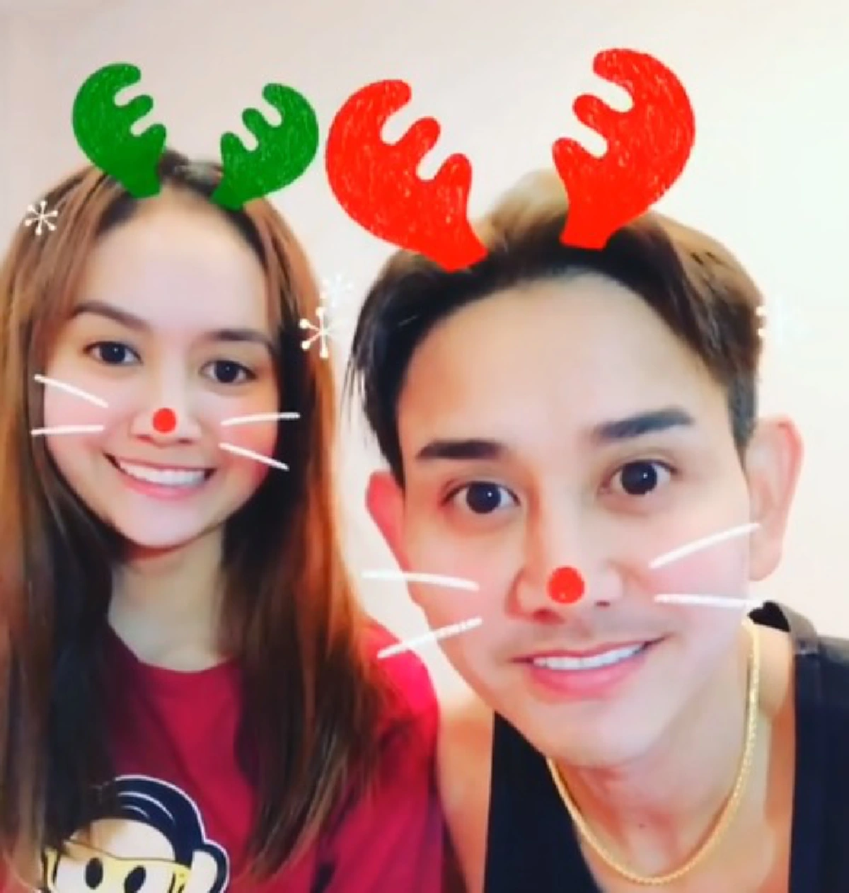 โมเม้นท์นี้..น่ารักเวอร์ๆ!! "เอ ไชยา" โพสต์คลิปคู่"น้องแป้ง"สุดมุ้งมิ้ง เเจกความสดใสในวันคริสต์มาส บอกเลยช็อตแบบนี้หาดูยากมาก !?? (คลิป)