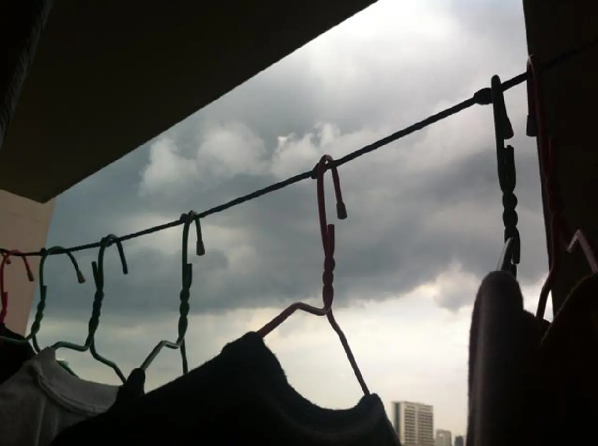 แชร์ด่วน!! เทคนิคง่ายๆ ตากผ้าให้แห้งเร็ว แถมไม่เหม็นอับ ถึงแม้ฝนจะตกหนักทั้งวัน!  คอนเฟิร์มว่าโคตรเด็ดได้ผลชัวร์100%!!