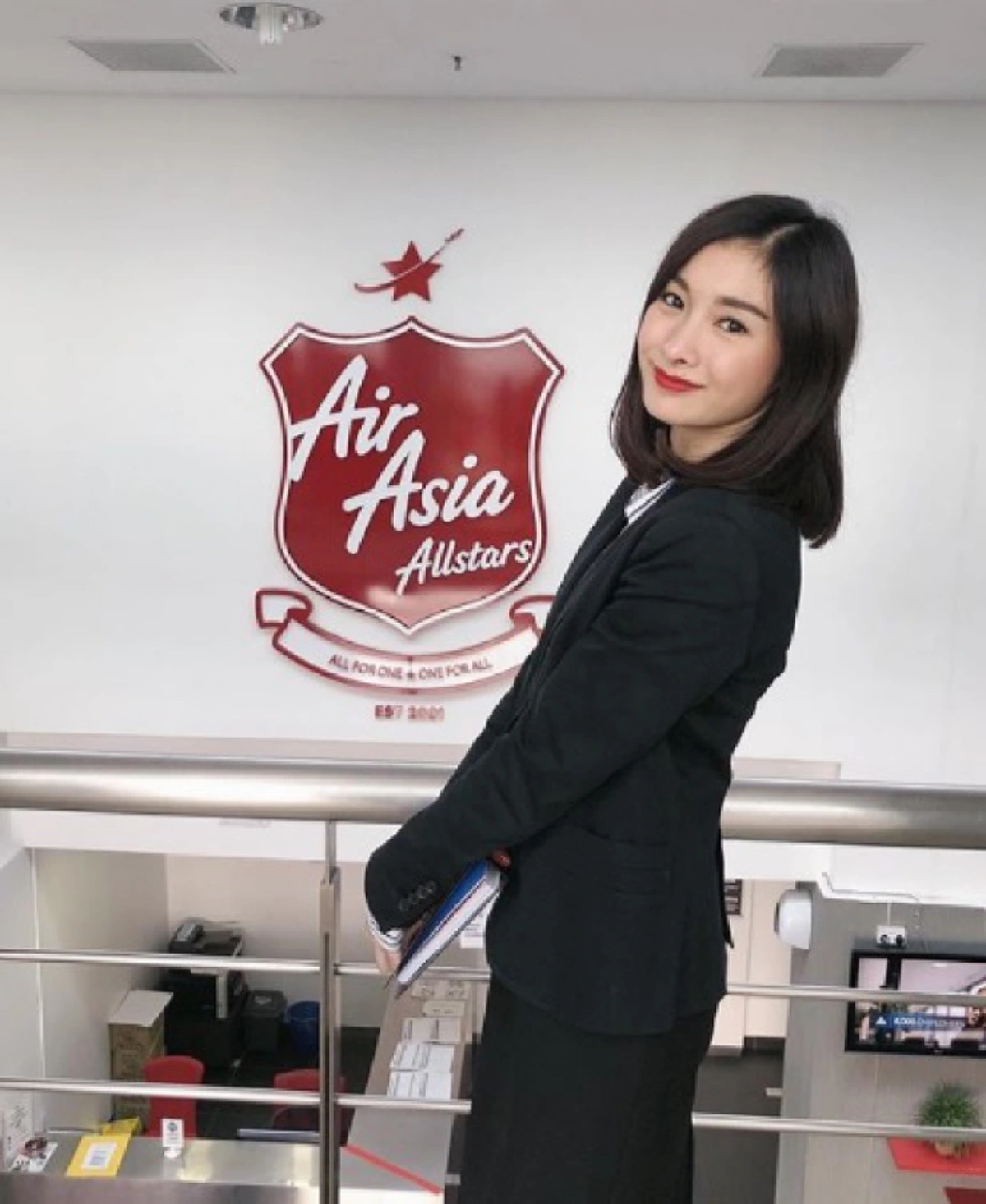 ติดปีกสำเร็จ!!! "มด ณปภัช" สุดภูมิใจ หลังเป็นเทรนนิ่งอยู่นาน ล่าสุดบินไฟท์เเรก ทำหน้าที่แอร์โฮสเตส!!!