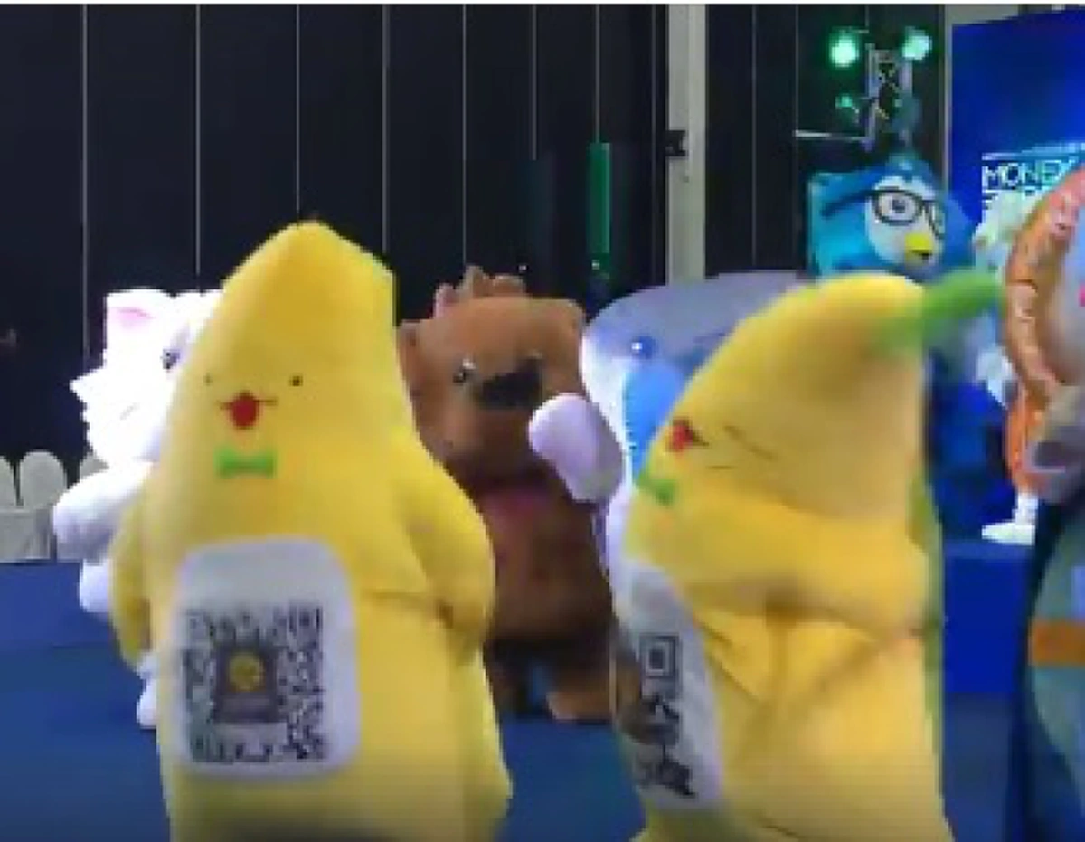 "มาสคอตกล้วย" โชว์สเต็ปแดนซ์เพลงเต่างอยจัดเต็มไม่มียั้ง (คลิป)