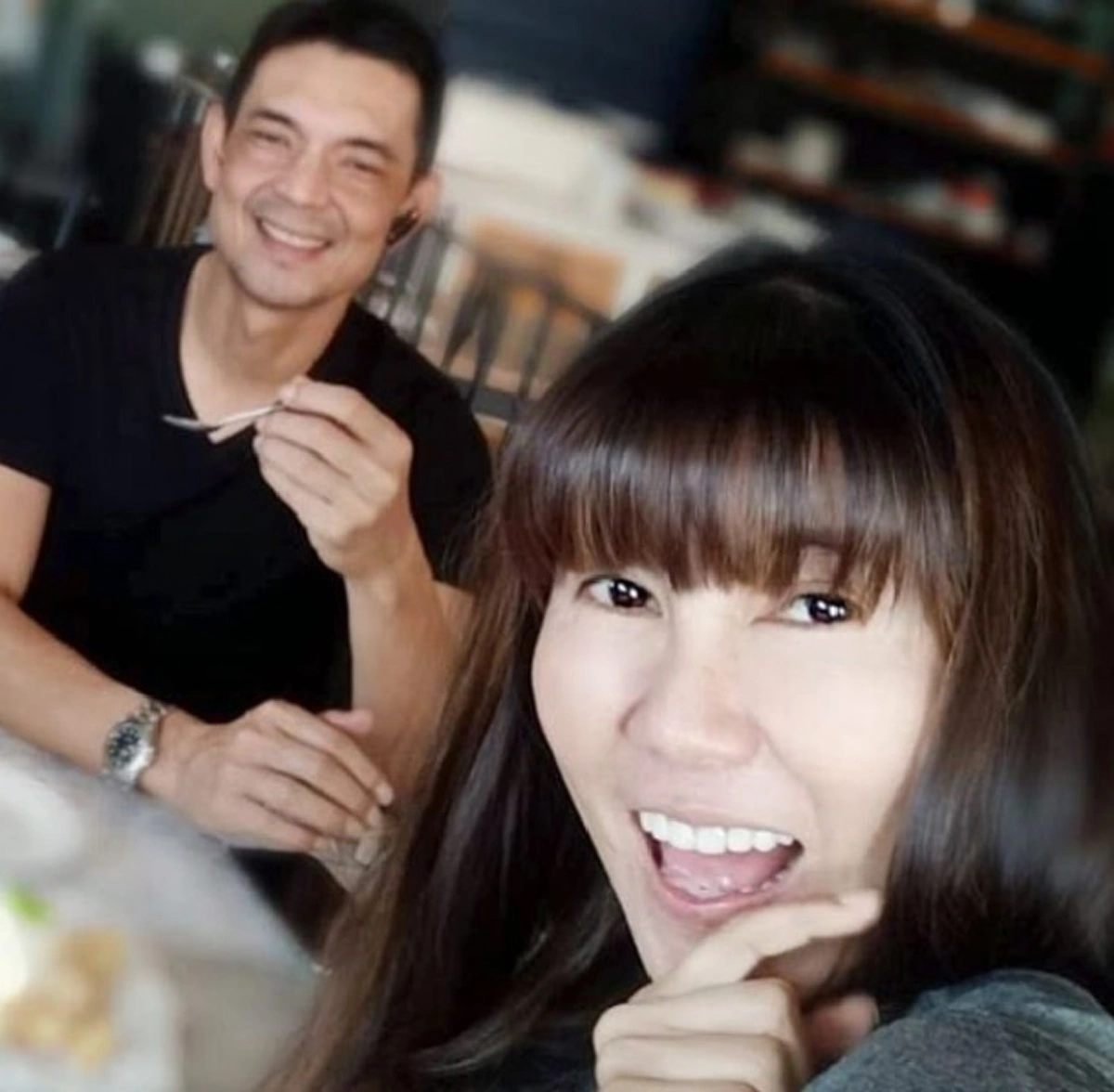 แก้ว อภิรดี เปิดเเชท คุยกับ เสธ.ต๊อด ลงในไอจีหวานหยด ย้ำความสัมพันธ์สามี-ภรรยา ยังเป็นปกติ