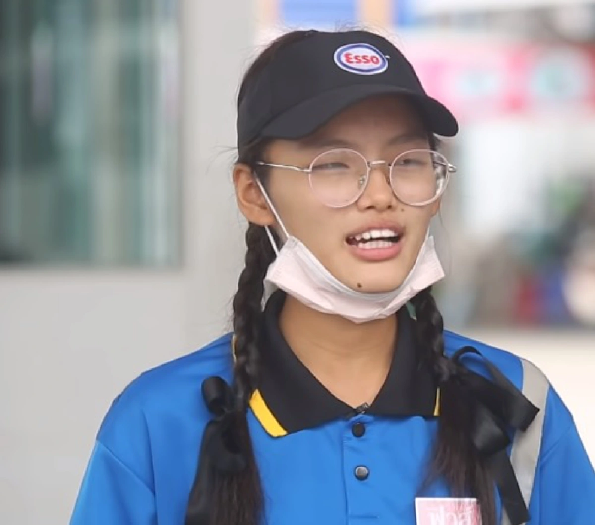 น้องฟิวส์ เด็กสาวม.3ยอดกตัญญู รับจ้างทำงานปั๊มน้ำมัน เเบ่งเบาภาระพ่อเเม่